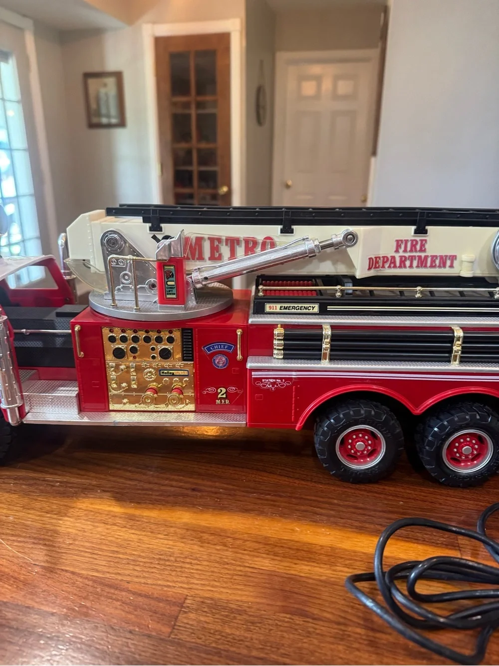 Vtg New Bright Wire Remote Control Metro Fire Truck 1990  Vintage Works 26.6